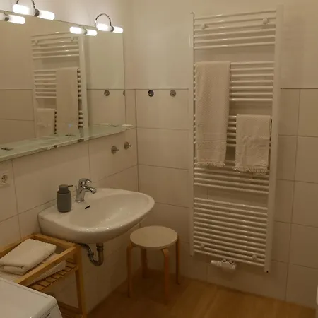 Lindenhof 2, Erdgeschoss * Vipperow