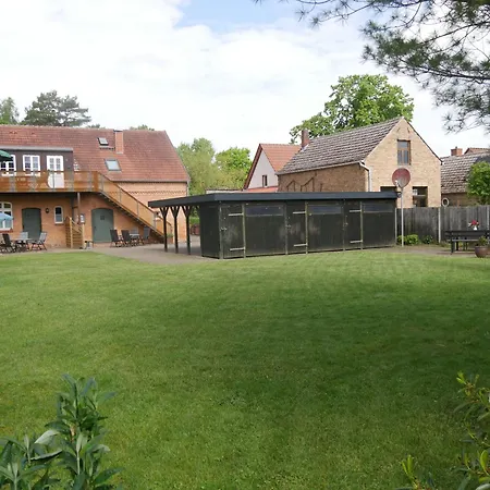 Lindenhof 2, Erdgeschoss Apartman Vipperow